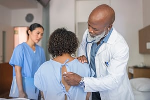 doctor-examining-woman-with-nurse-observing_600w